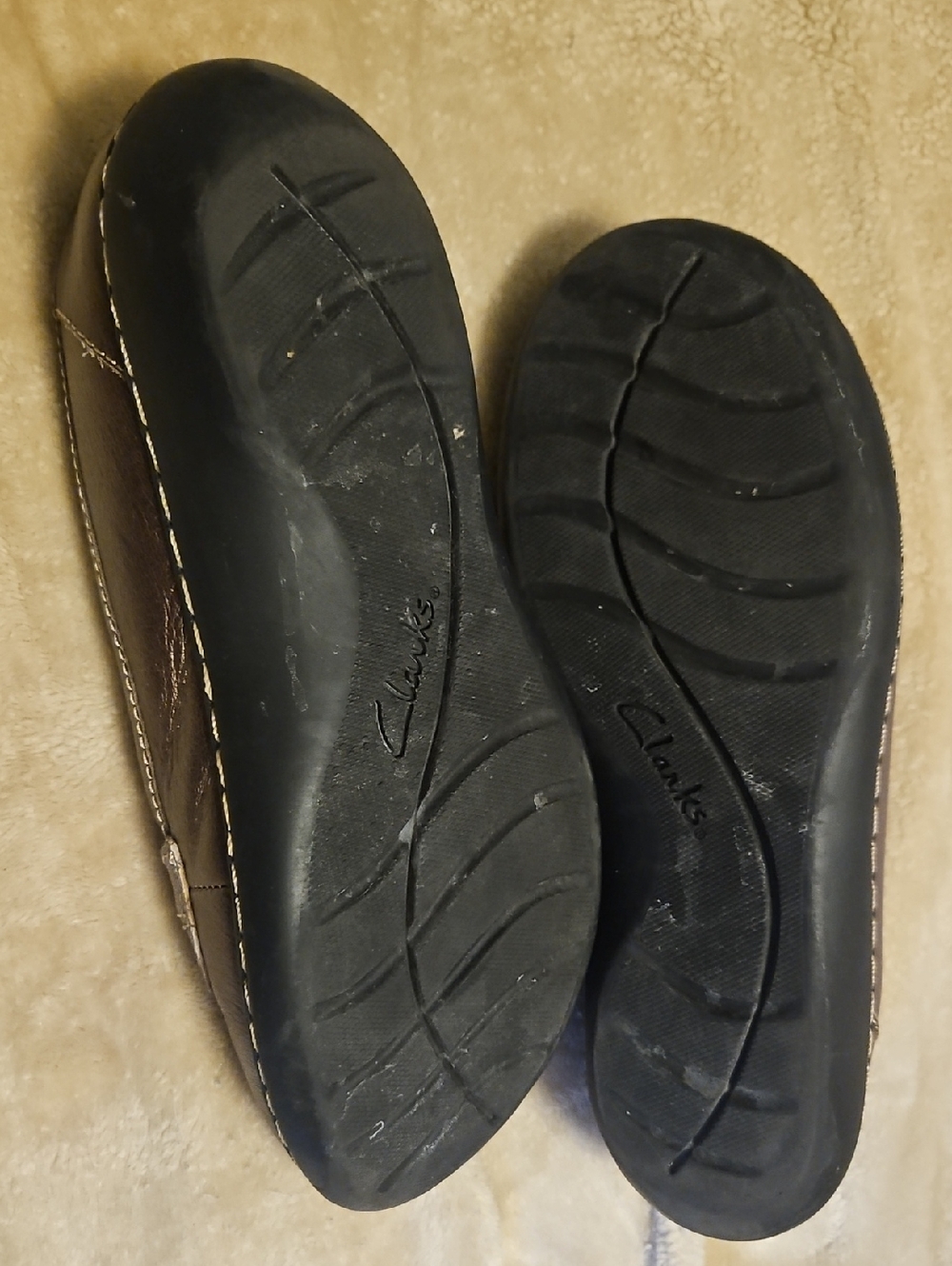 SOLD**Clarks Bronze Ashland Bubble Leather Loafers with Silver Bow - Picture 5 of 10